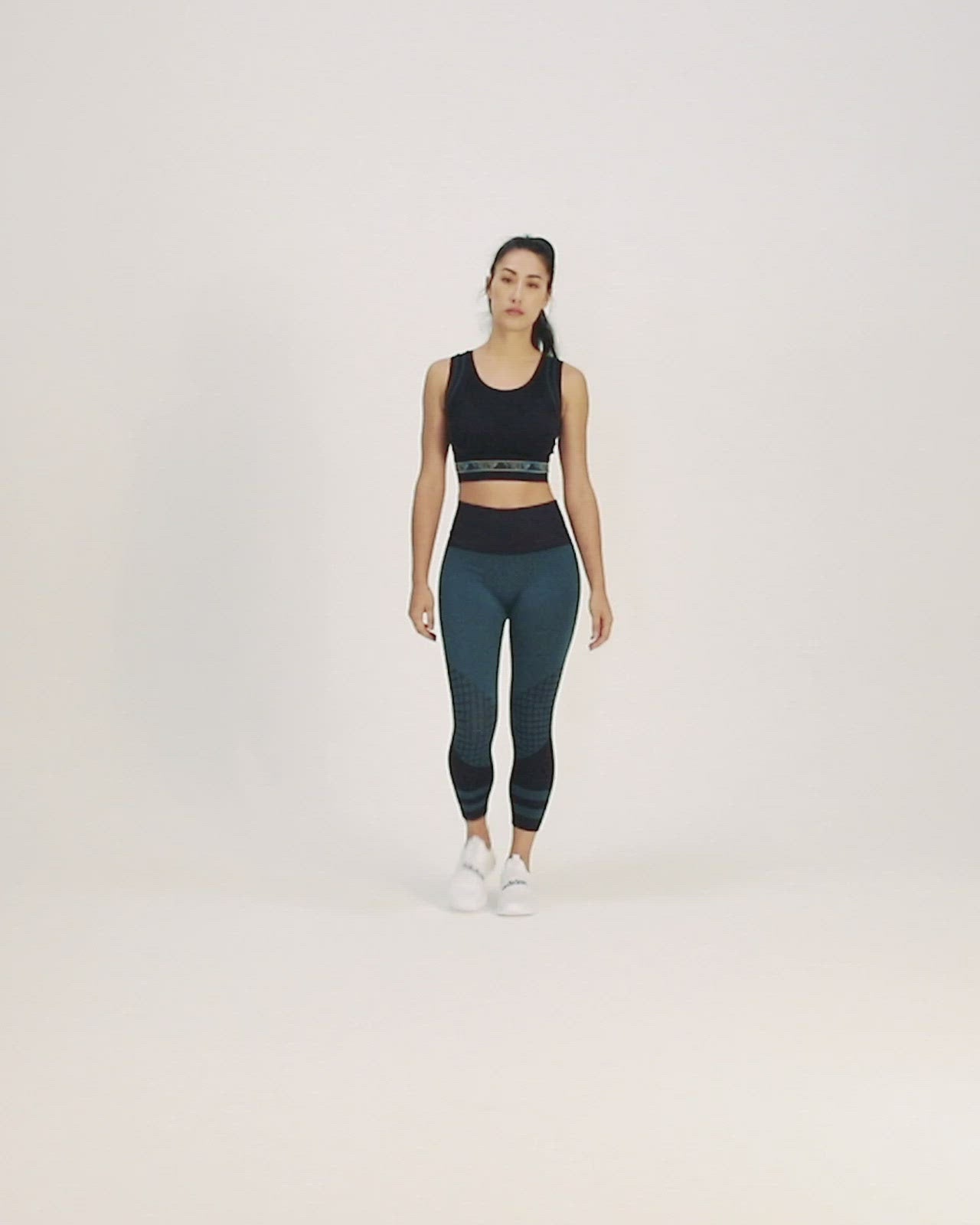 Load and play video in Gallery viewer, Stride 3/4 Leggings
