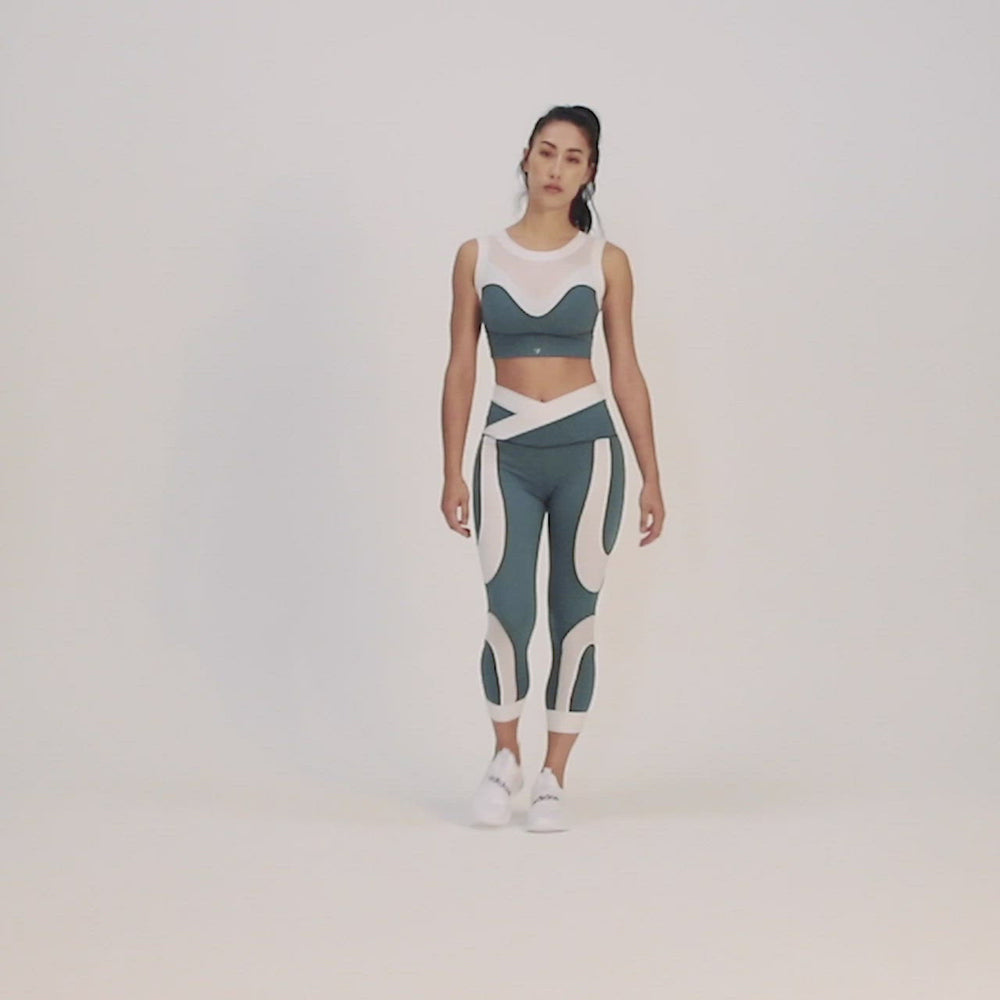 
                      
                        Load and play video in Gallery viewer, Voyager Leggings
                      
                    