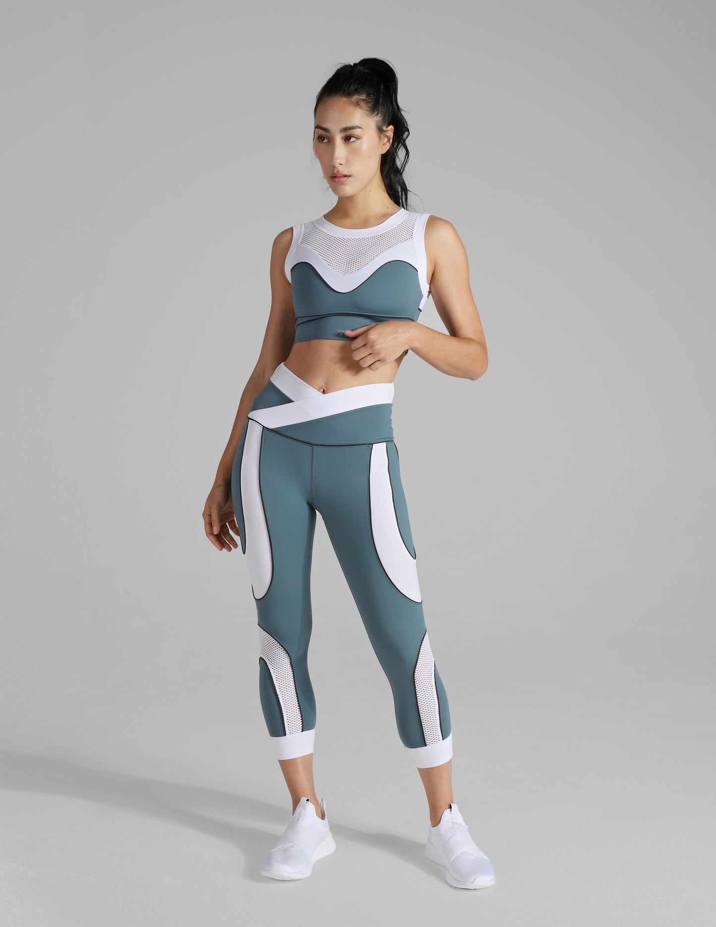Load image into Gallery viewer, Voyager Crop Top in Mint
