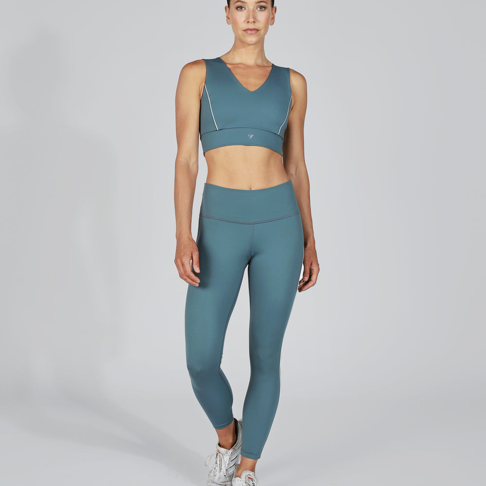 
                      
                        Dash Set
                      
                    