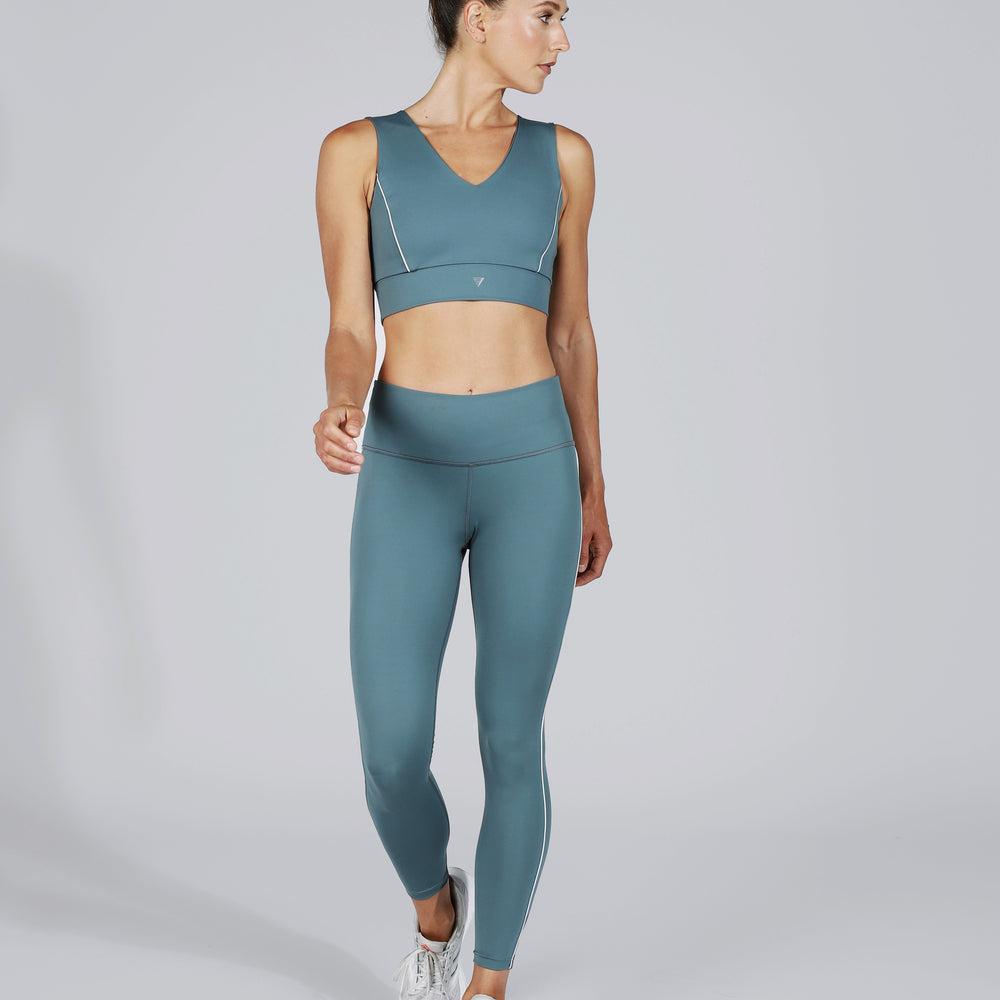 
                      
                        Dash Set
                      
                    